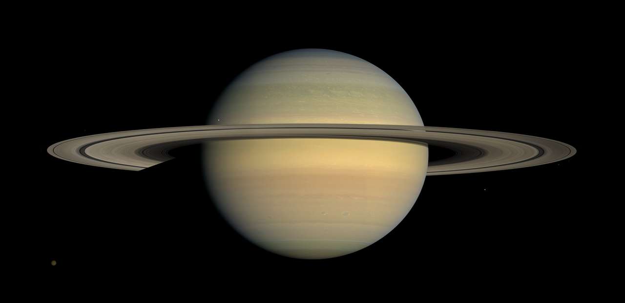 Saturn ze swoim księżycem puzzle online