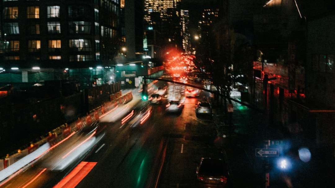 samochody na drogach w porze nocnej puzzle online
