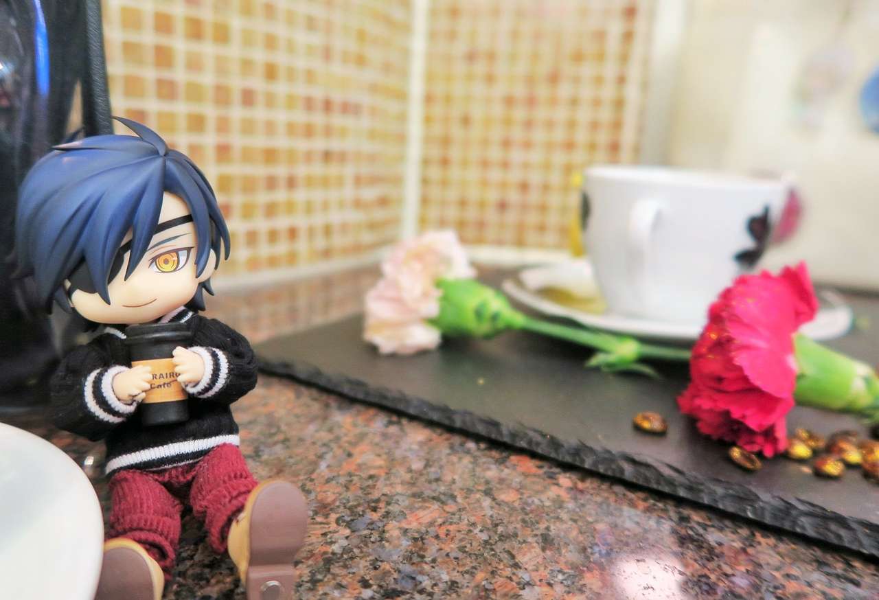 Mitsu pije kawę puzzle online