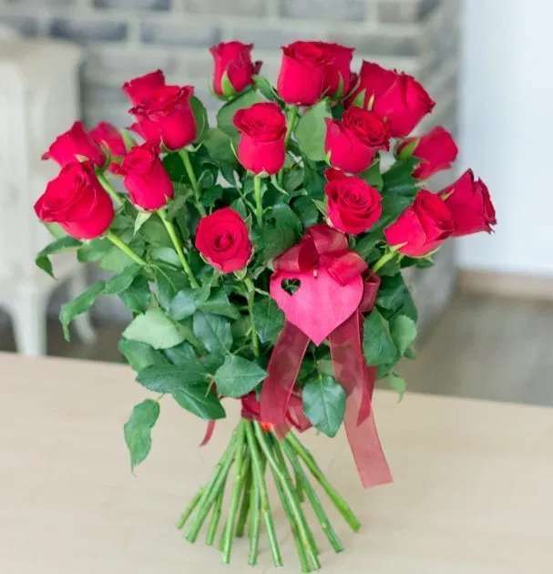 bukiet czerwonych róż puzzle online