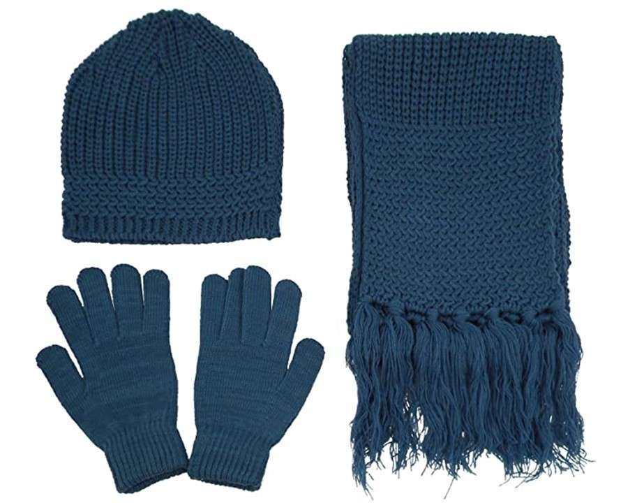 HAT SCARF GLOVES - 4 pieces - Play Jigsaw Puzzle for free at Puzzle Factory