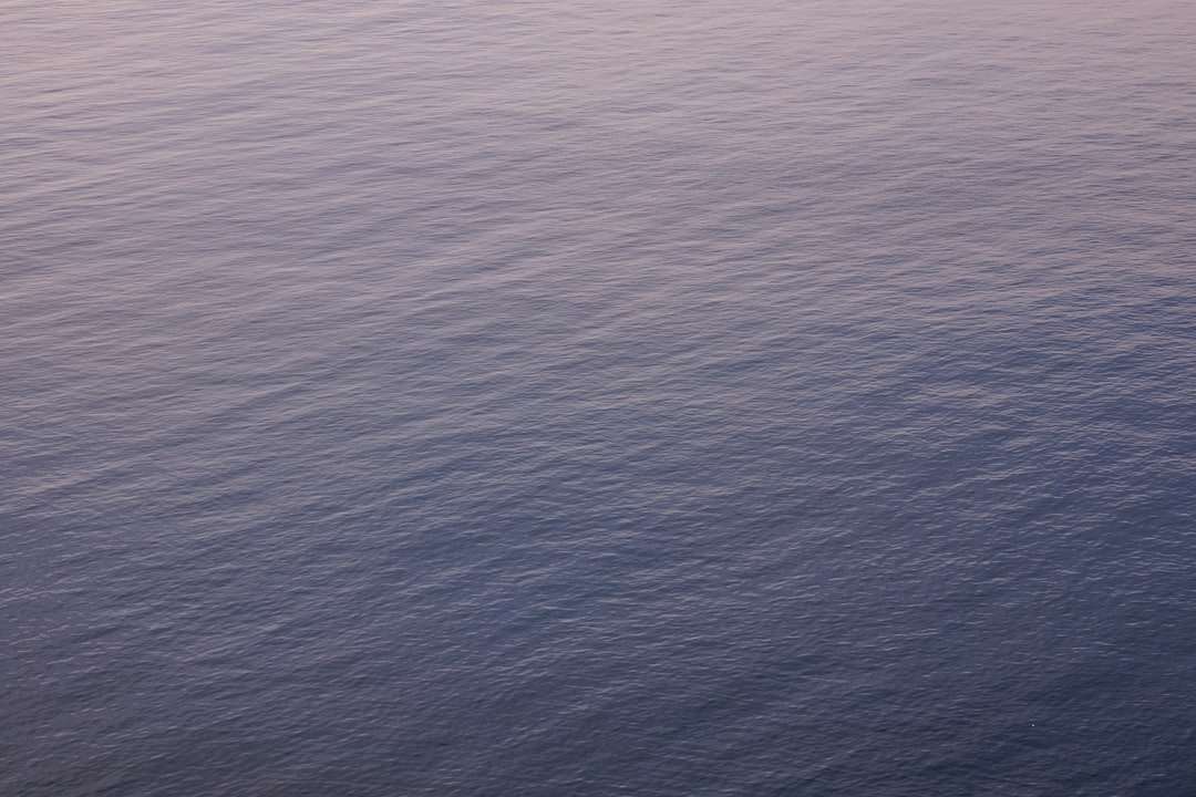 błękitna woda morska w ciągu dnia puzzle online
