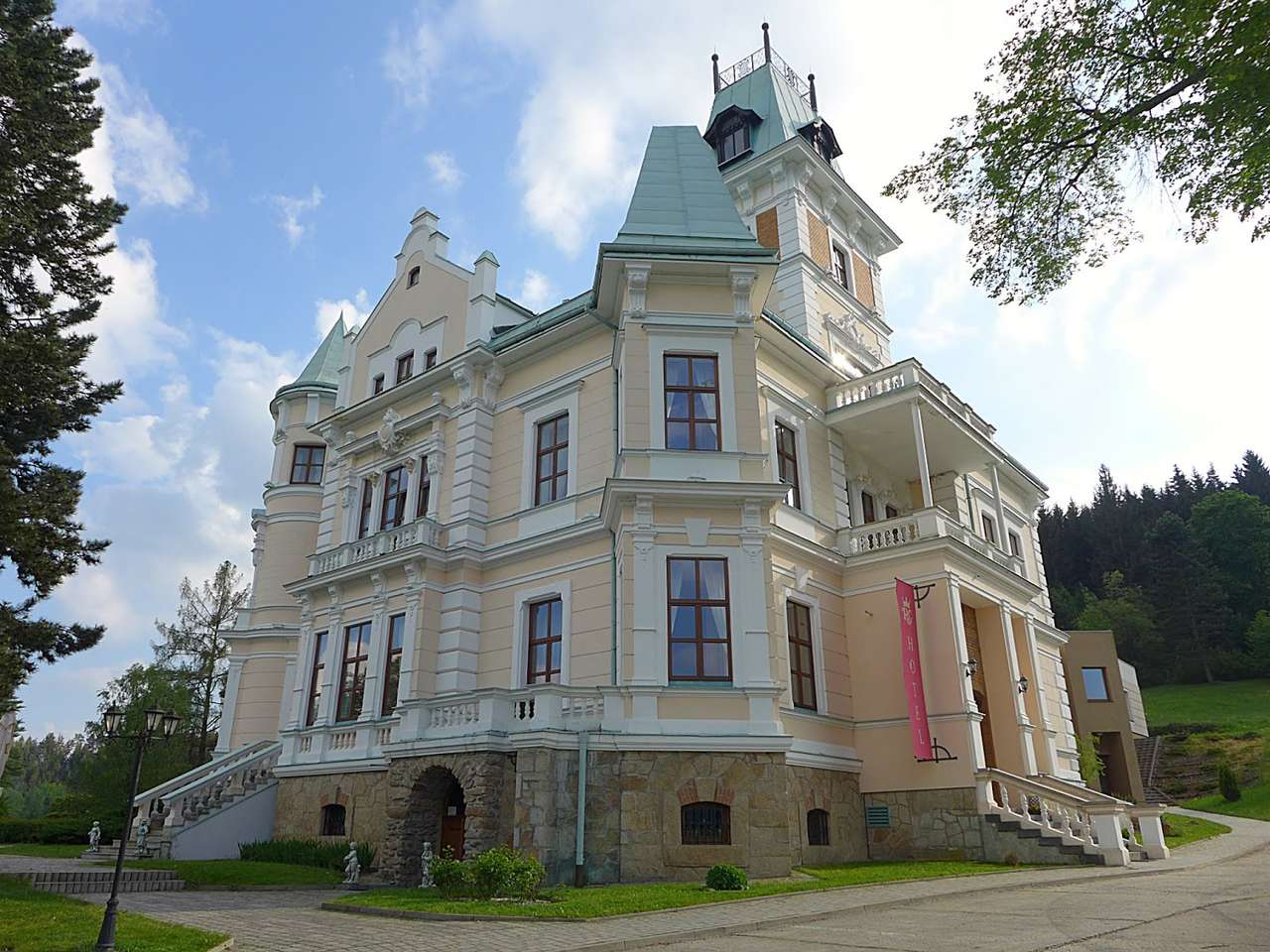 Uzdrowisko Karlowe Wary w Czechach puzzle online