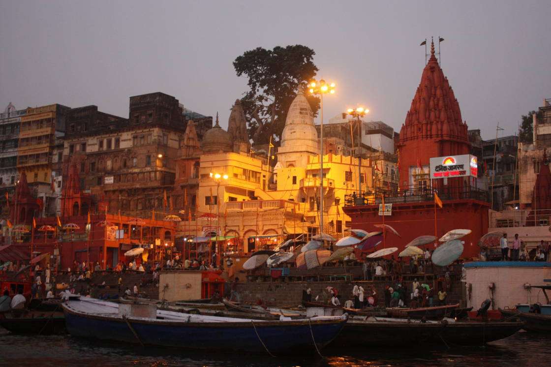 Varanasi nocą puzzle online