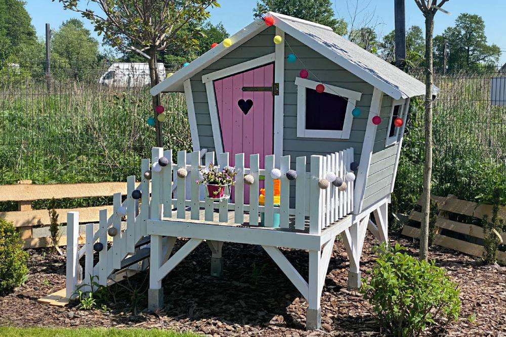 drewniany domek dla dziewczynki puzzle online