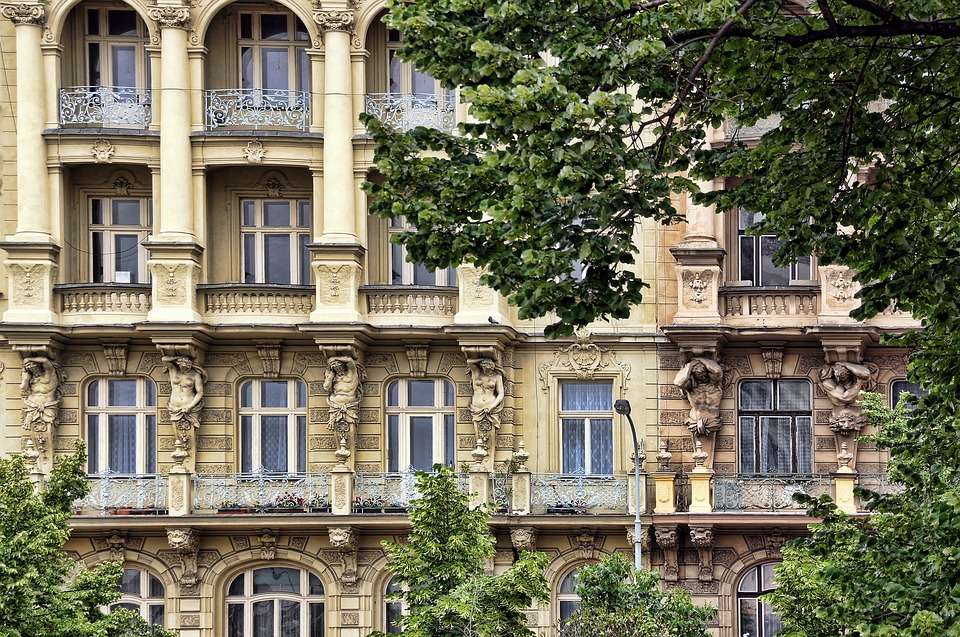 Fasada domu w Pradze Republika Czeska puzzle online
