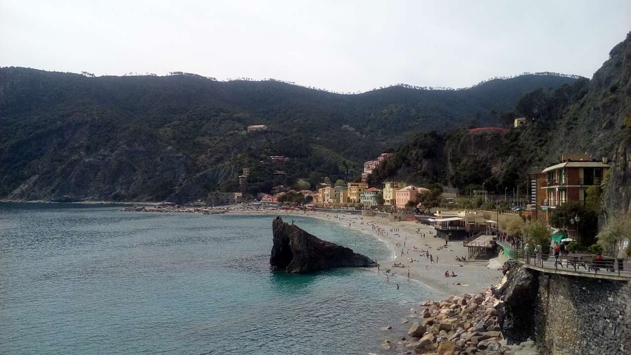 Plaża w Cinque Terre puzzle online