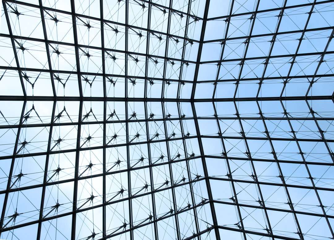 dach szklany z czarną metalową ramą puzzle online