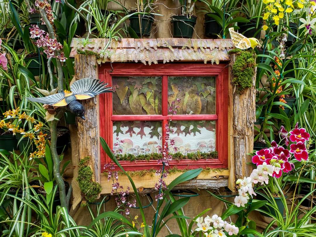 brązowe drewniane okno w ramie puzzle online