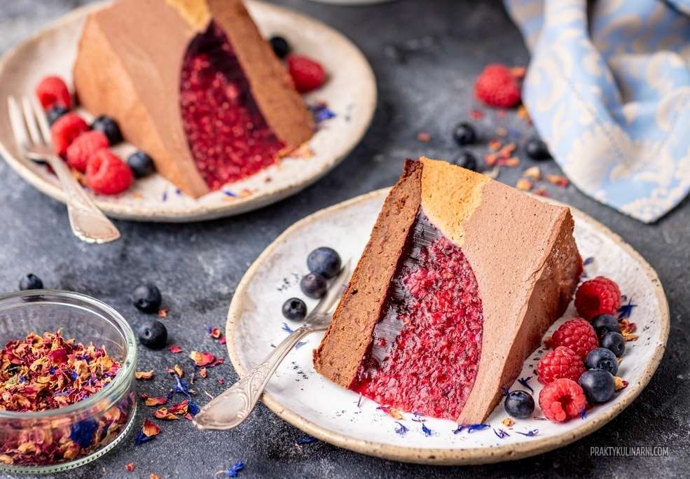 tort czekoladowy z niespodzianką puzzle online