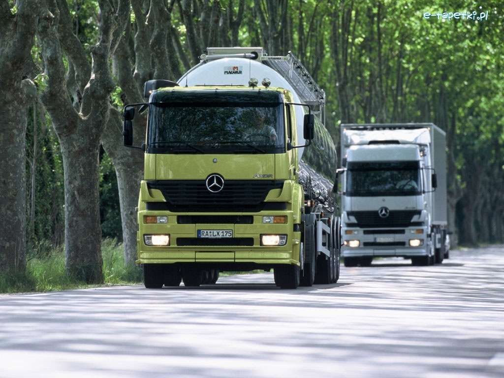 Dwa Ciągniki Mercedesa puzzle online