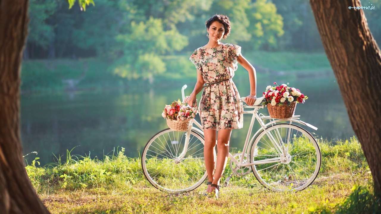 rower z kwiatami puzzle online