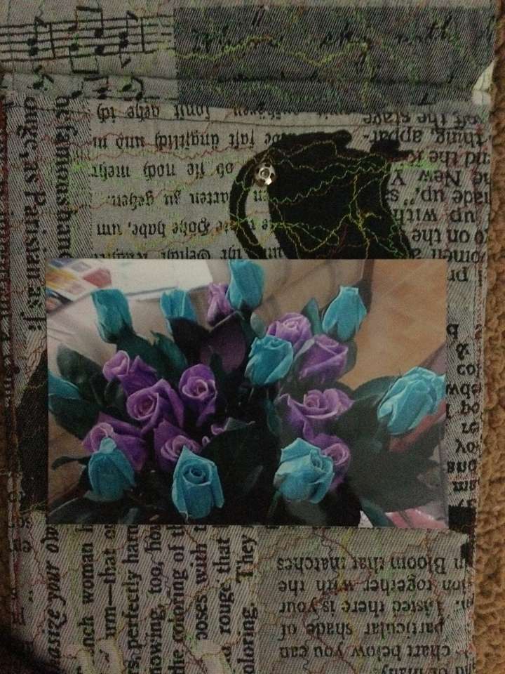 Róża pomalowana na niebiesko puzzle online