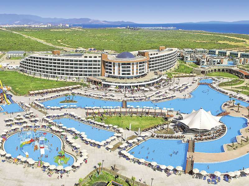 widok na hotel w turcji puzzle online