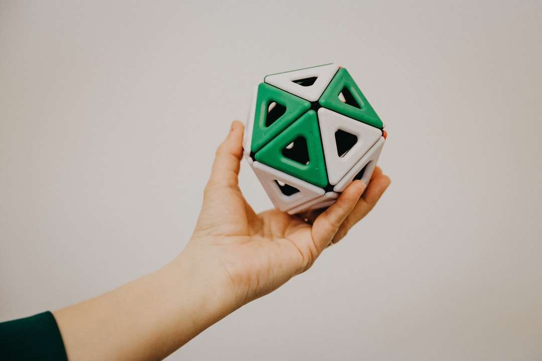 biało-zielona kostka ceramiczna puzzle online