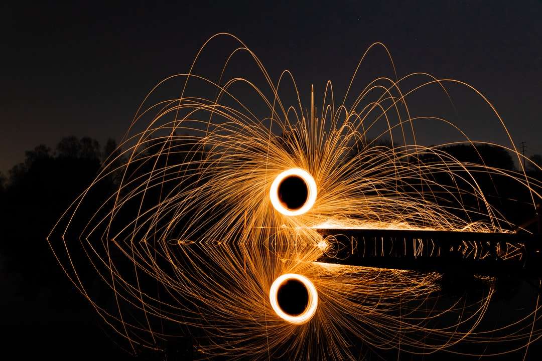 fotografia fajerwerków z wełny stalowej w porze nocnej puzzle online