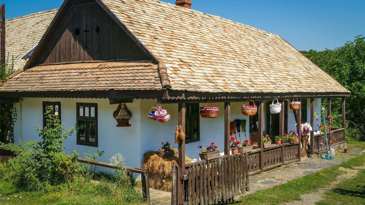 Zabytkowe domy w wiosce muzeów na Węgrzech puzzle online
