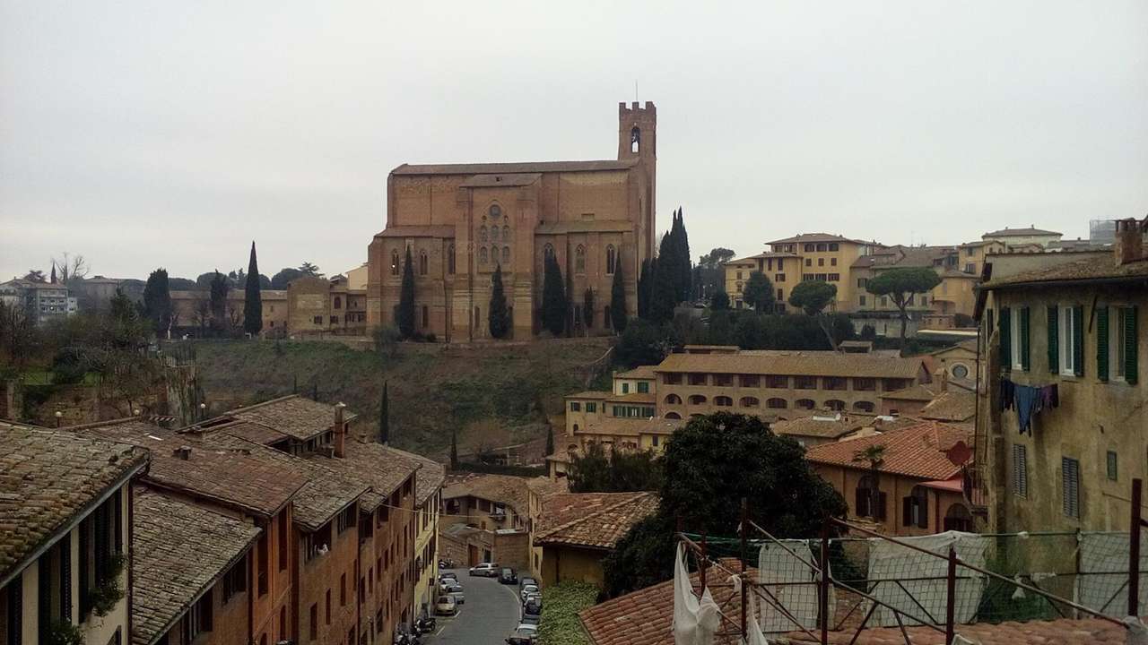 Widok na kościół San Domenico w Sienie puzzle online