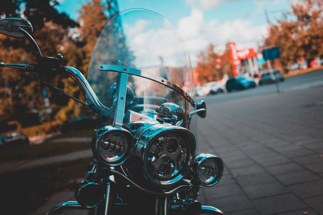 czarny motocykl na drodze w ciągu dnia puzzle online