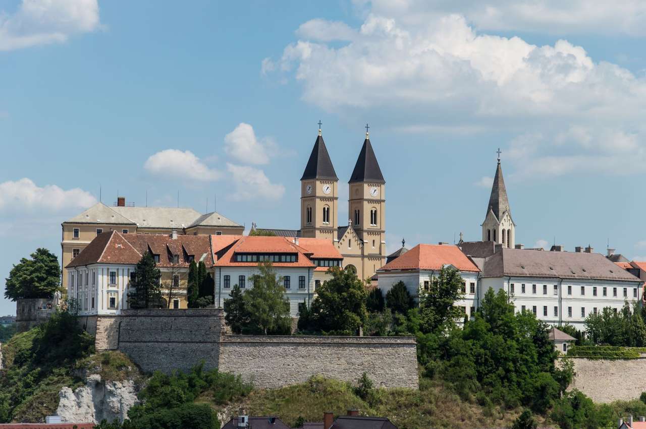 Zamek Veszprem na Węgrzech puzzle online