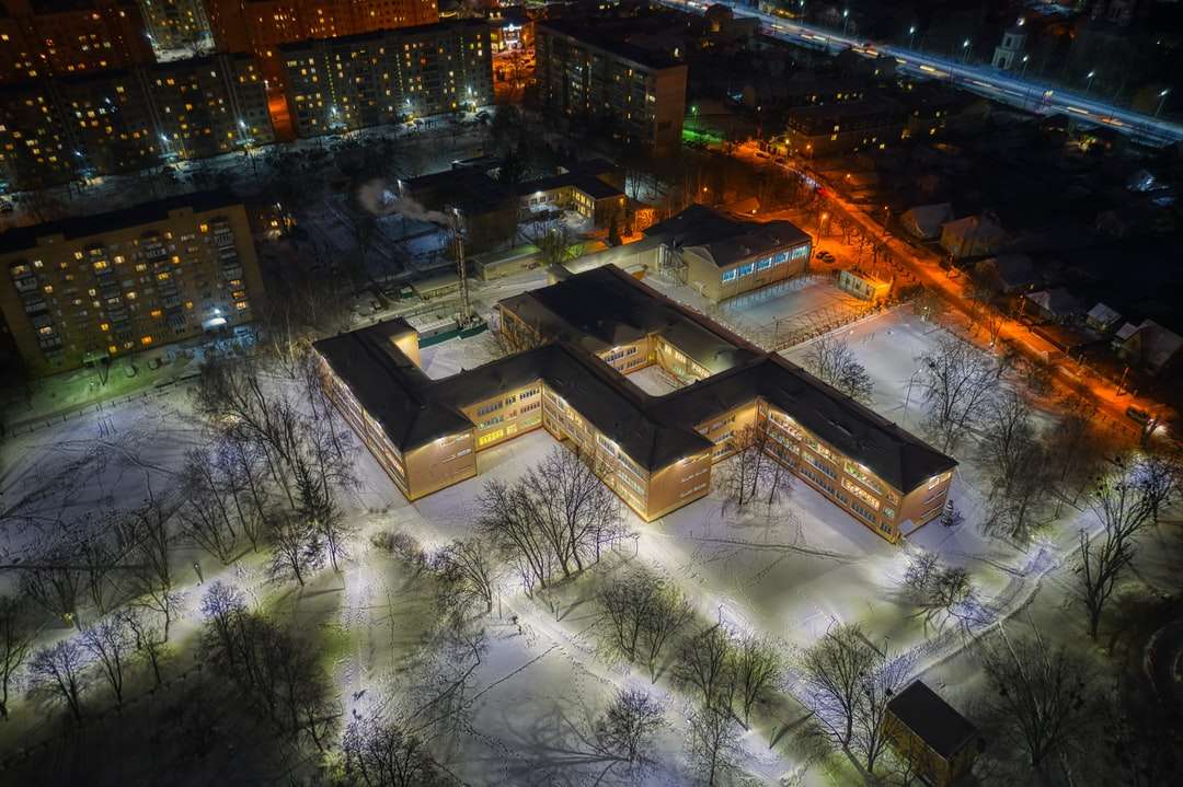 widok z lotu ptaka budynków miejskich w porze nocnej puzzle online