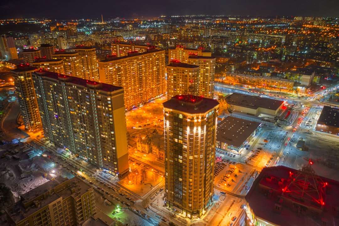widok z lotu ptaka budynków miejskich w porze nocnej puzzle online