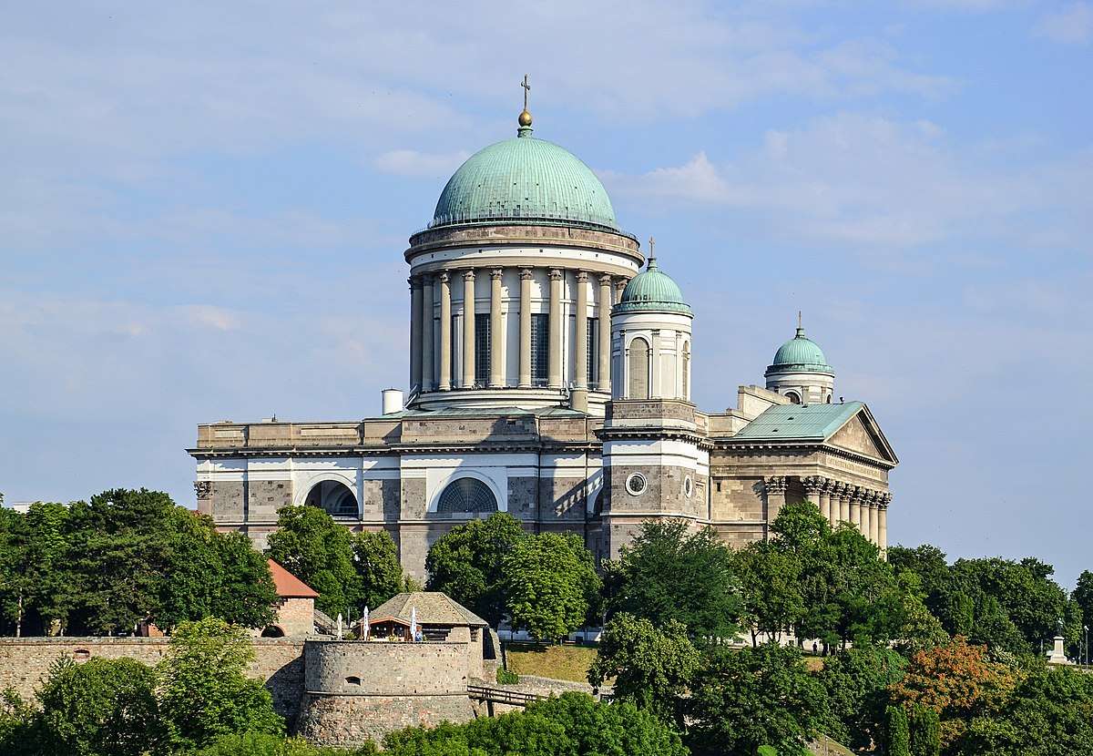Wnętrze katedry w Esztergom na Węgrzech puzzle online