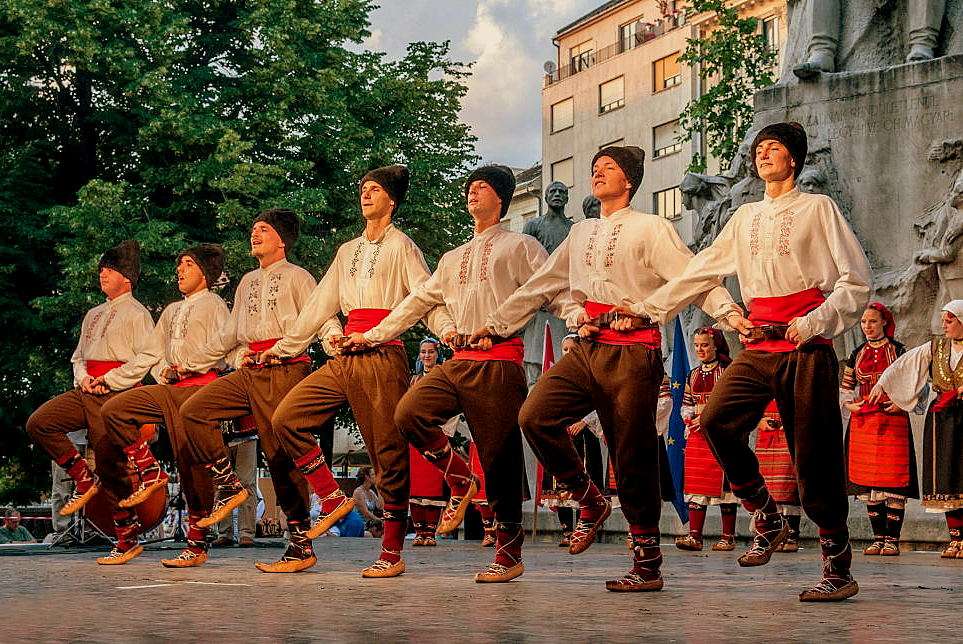 Taniec ludowy w Egerze na Węgrzech puzzle online