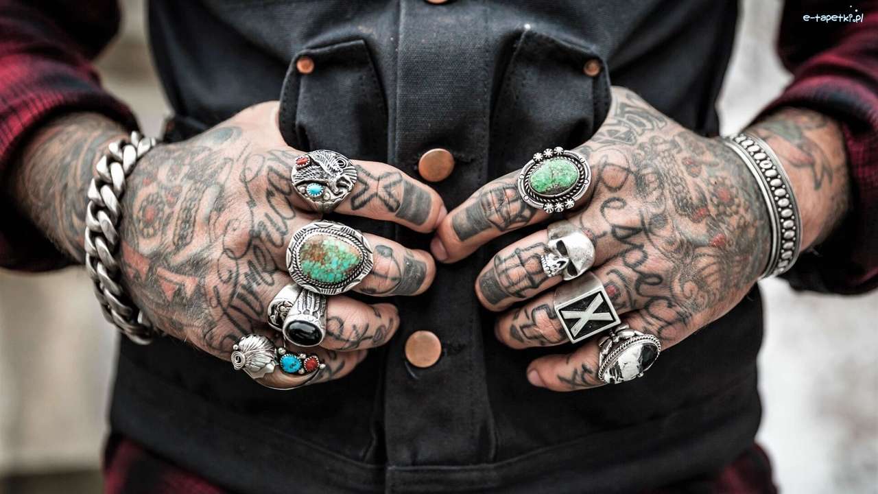 Mężczyzna- Dłonie, Tatuaże puzzle online