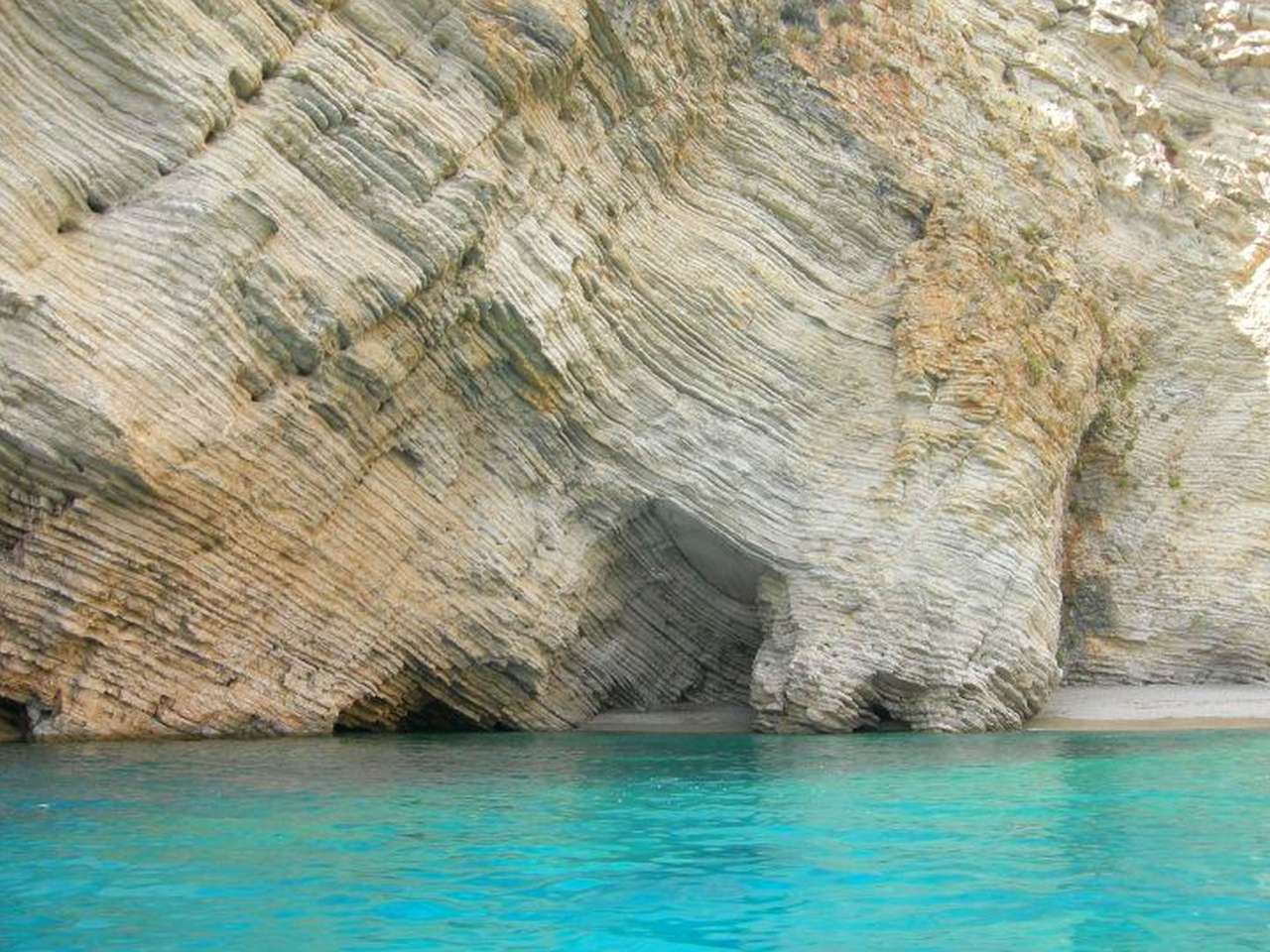 Jaskinia na Korfu puzzle online
