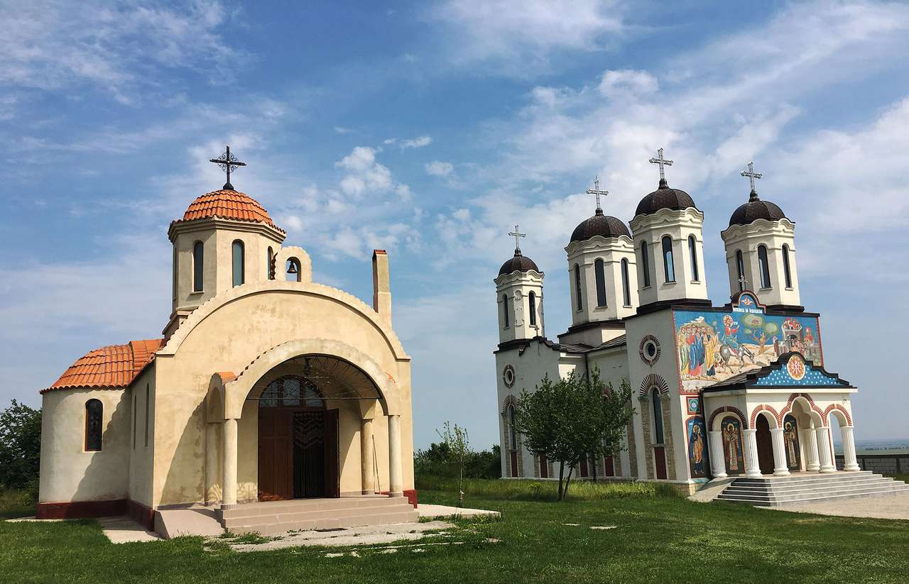 Kościoły w pobliżu Babadag w Rumunii puzzle online