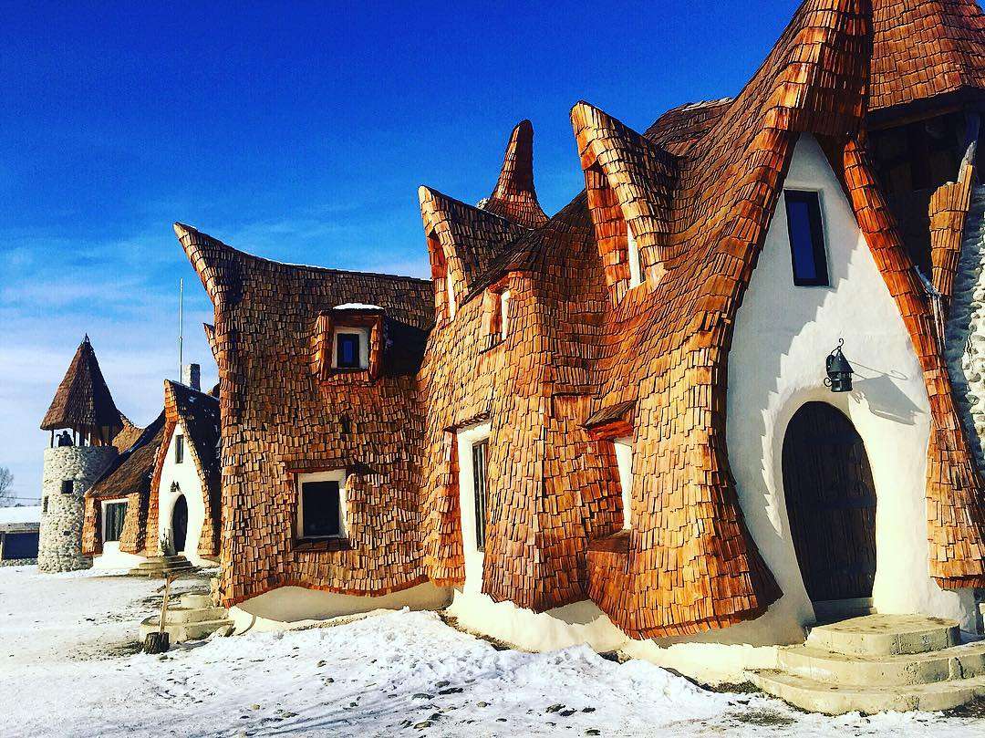 Gliniany zamek w Dolinie Wróżek w Rumunii puzzle online