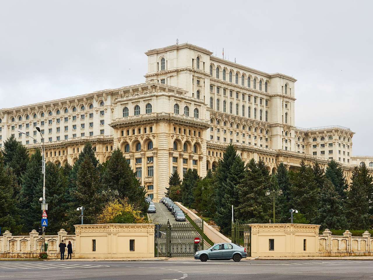 Budynek parlamentu w Bukareszcie w Rumunii puzzle online