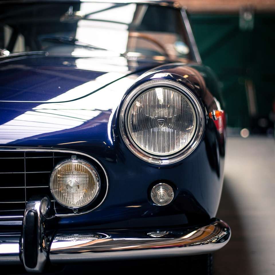 niebieski i srebrny samochód w fotografii z bliska puzzle online