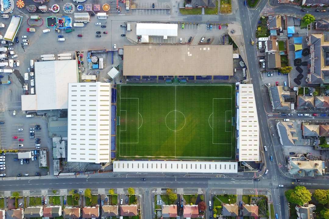 vista aérea do campo de futebol durante o dia quebra-cabeça
