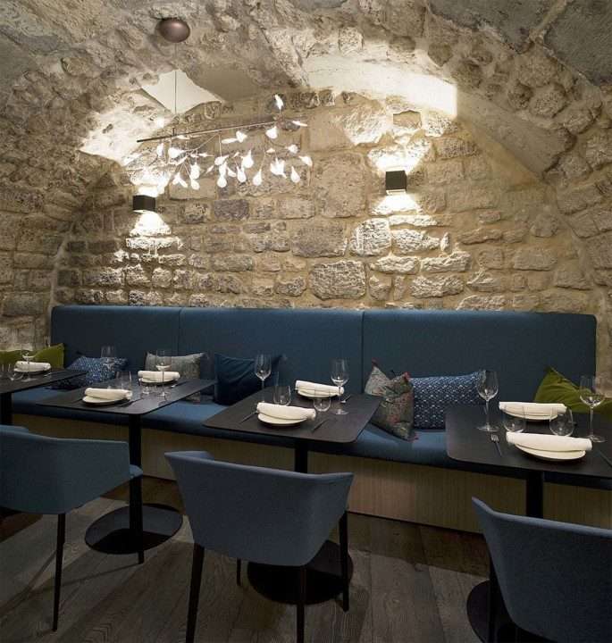 ściany z cegły w restauracji puzzle online