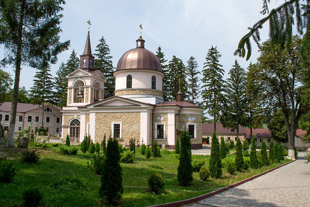 Zespół klasztorny Hirjauca w Mołdawii puzzle online