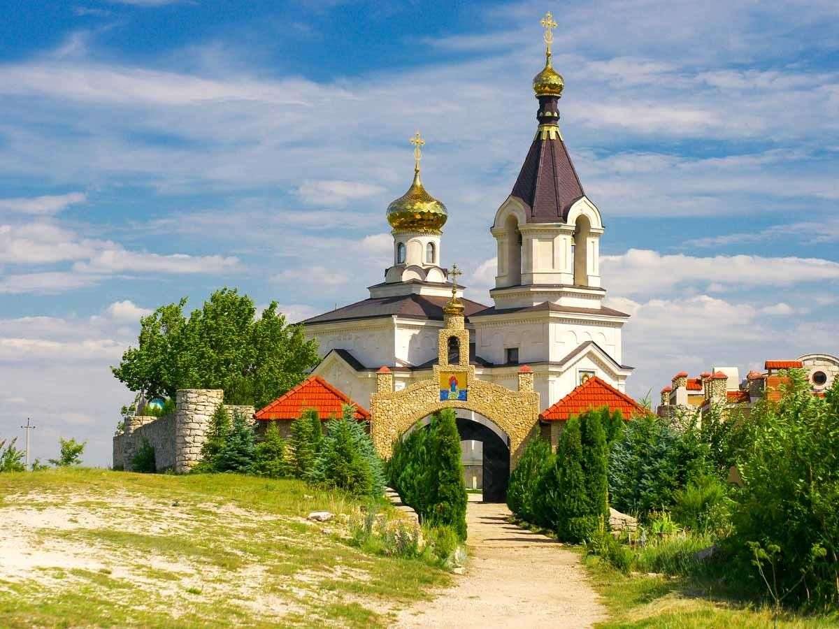 Kompleks kościelny w Mołdawii puzzle online