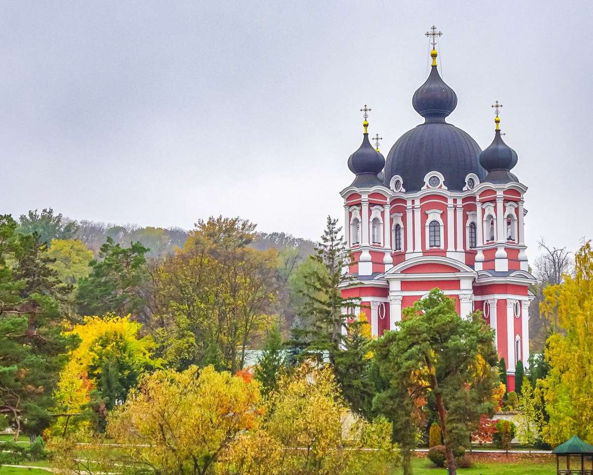 Budynek kościoła w Mołdawii puzzle online