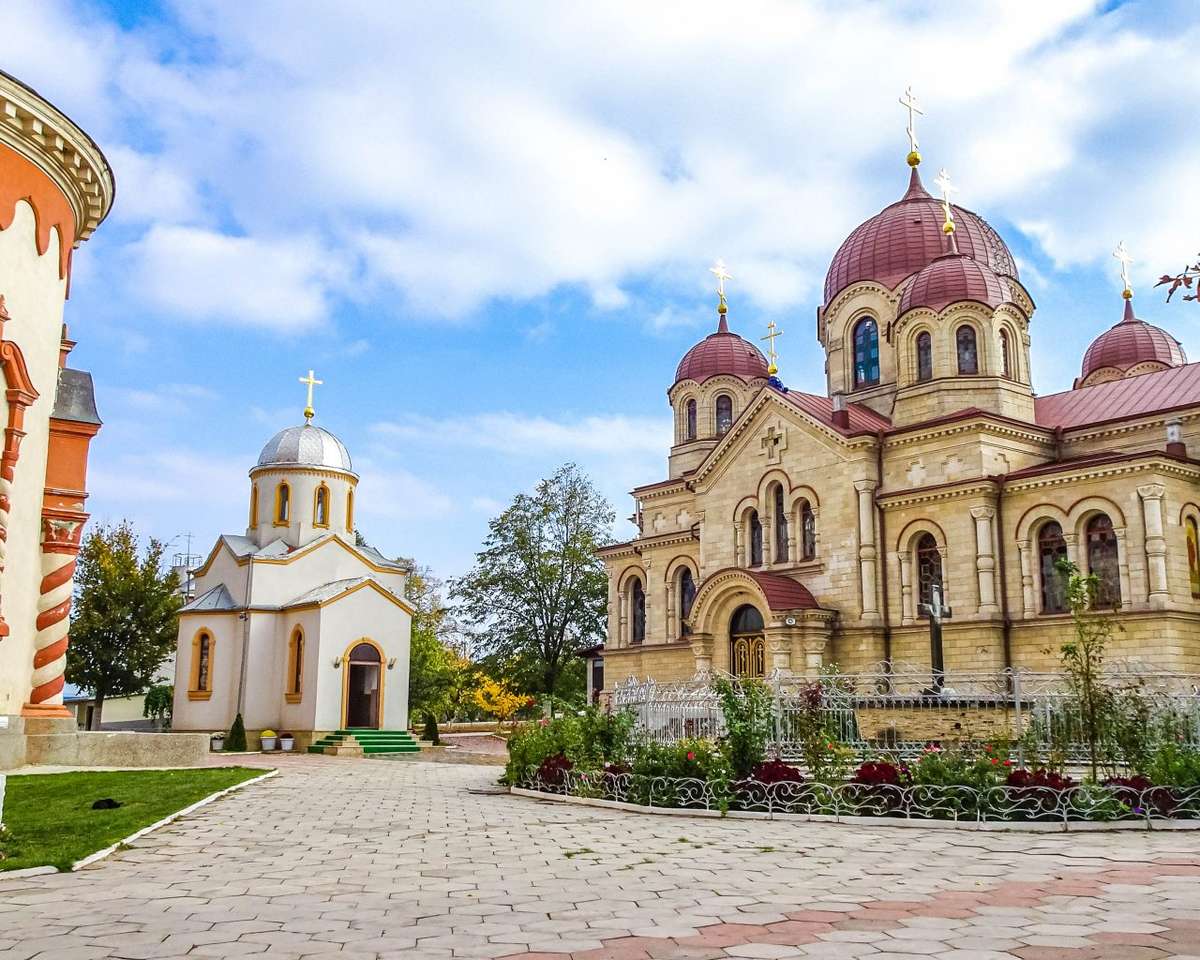 Budynek kościoła w Mołdawii puzzle online