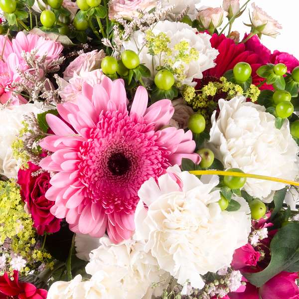 Bukiet kwiatów biało - różowo - czerwono - zielonych puzzle online