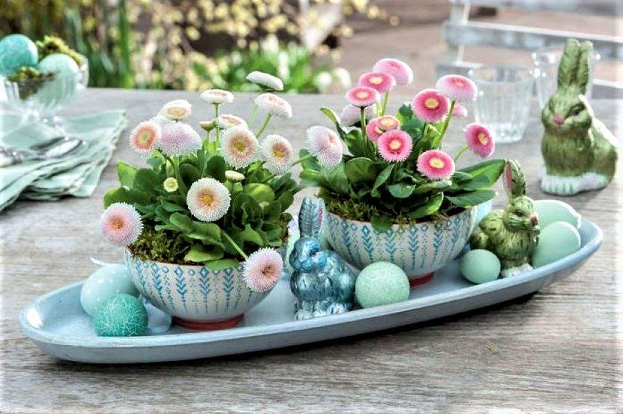 Wielkanocna dekoracja wielkanocna na stole ogrodowym puzzle online