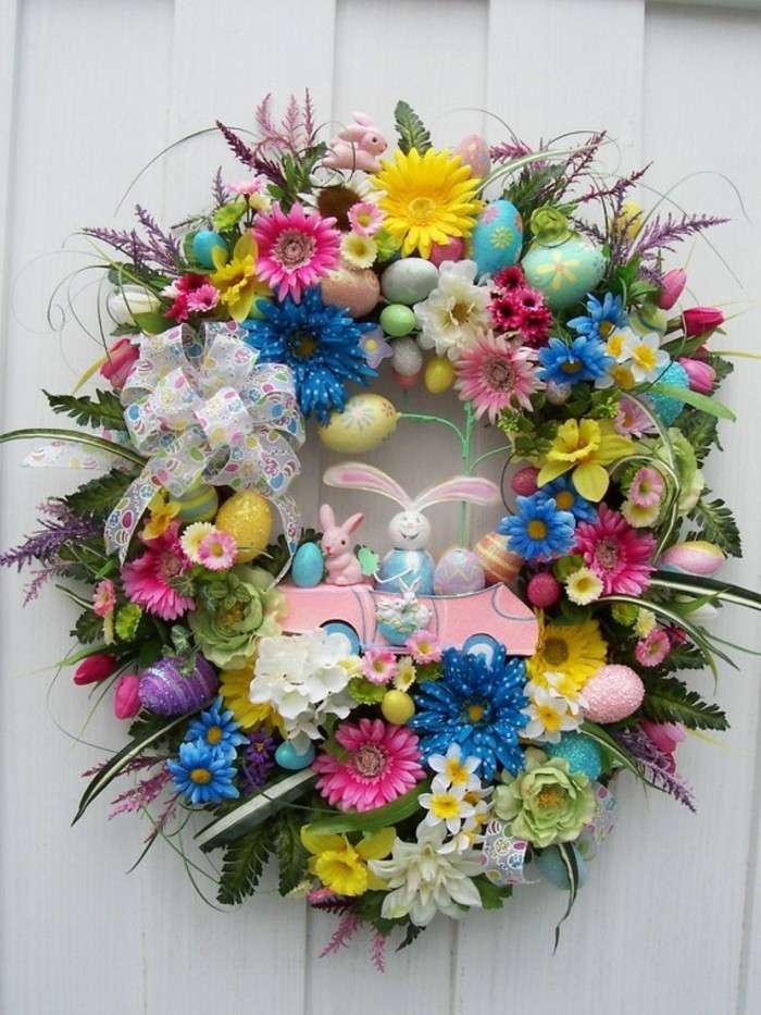 Wielkanocny Osterkranz przy wejściowymi drzwiami puzzle online