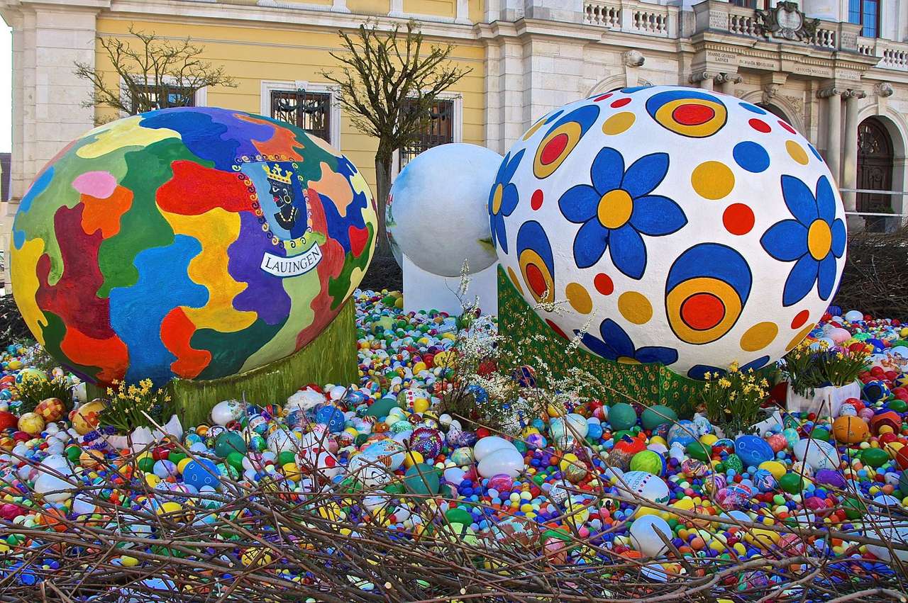 Wielkanocne ogromne pisanki w mieście Lauingen puzzle online