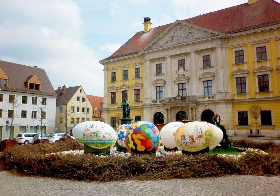 Wielkanoc Wielkie pisanki w centrum miasta puzzle online