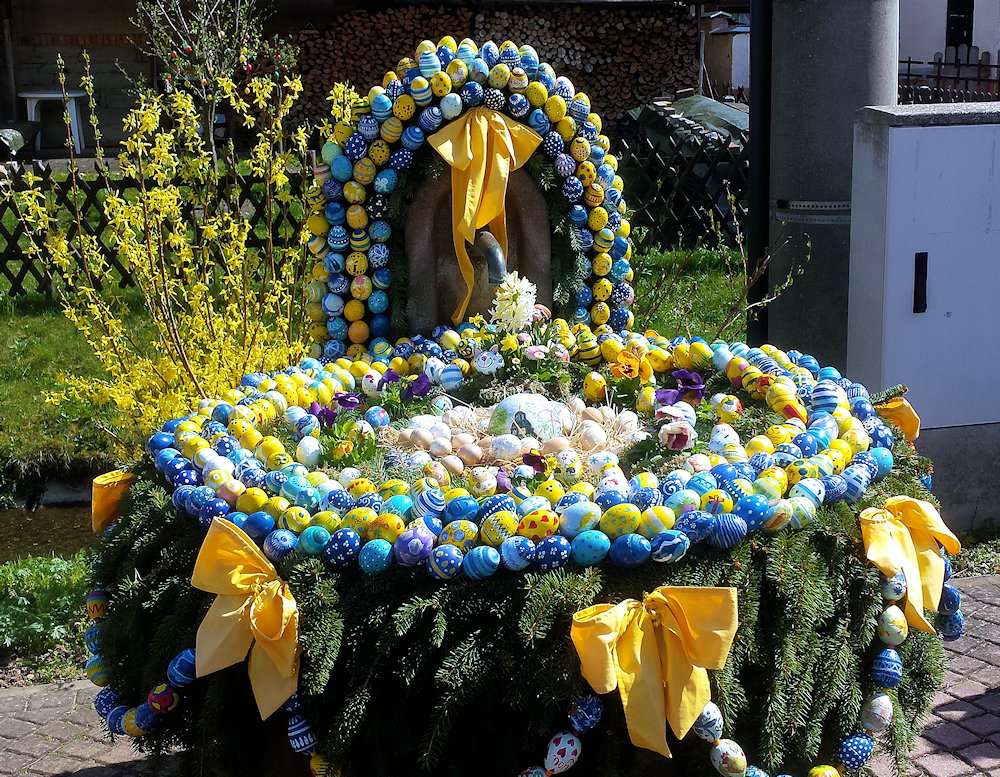 Wielkanocna wielkanocna fontanna Langenwetzendorf puzzle online