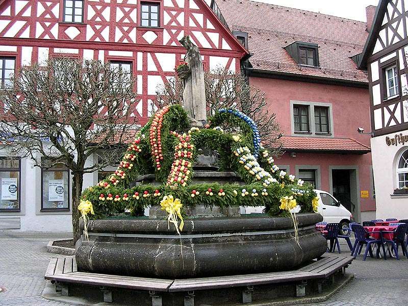 Fontanna wielkanocna w Szwajcarii Frankońskiej puzzle online