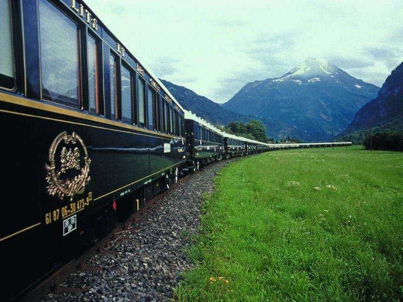 luksusowy pociąg w górach puzzle online
