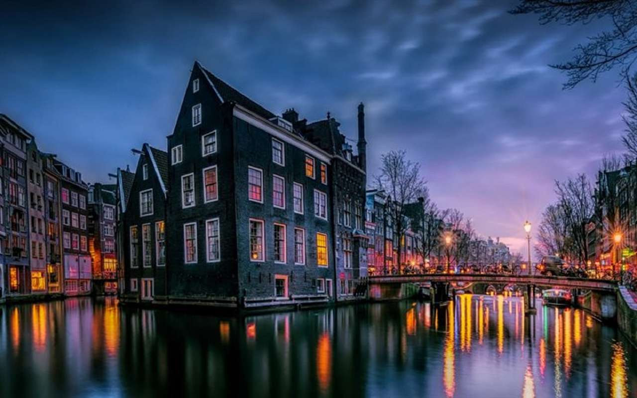 Amsterdam w nocy puzzle online