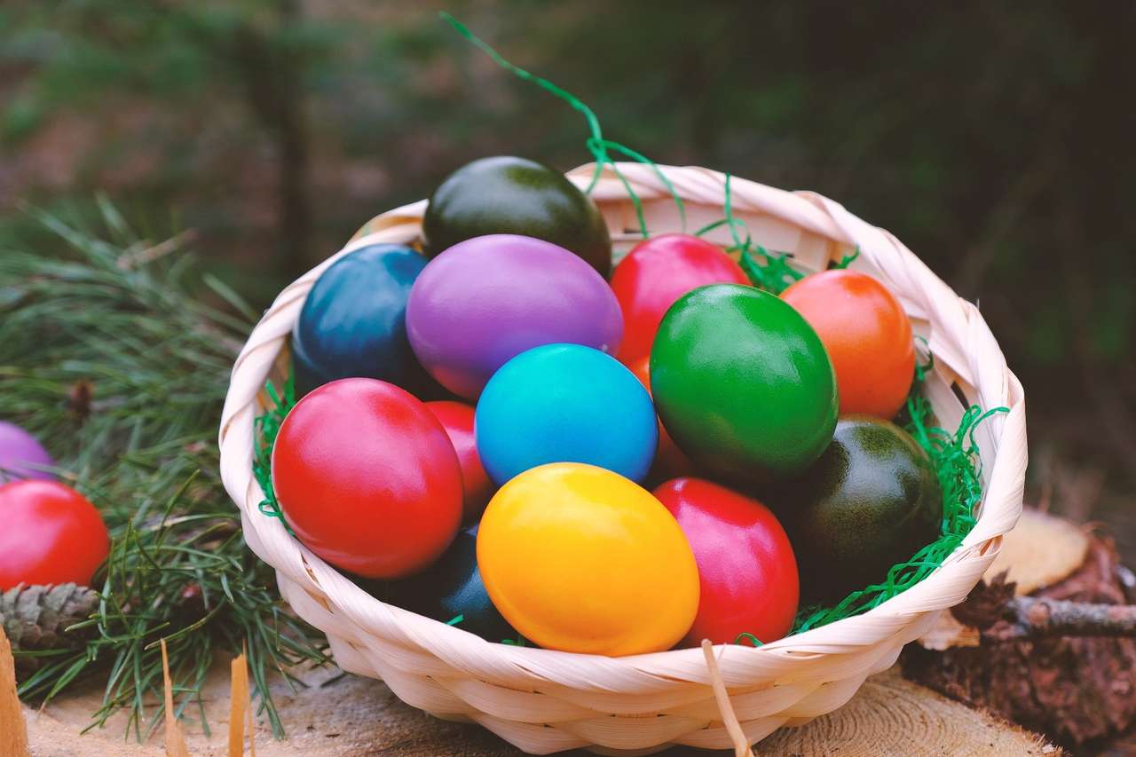 Wielkanocny koszyczek z jajkami puzzle online